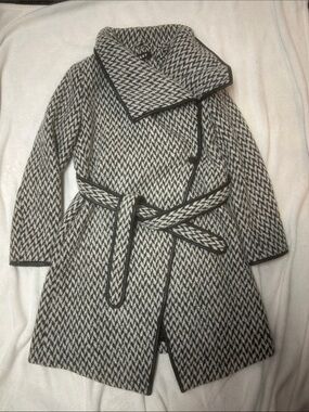 DKNY Women’s Coat Herringbone Two Button With Belt Size Medium